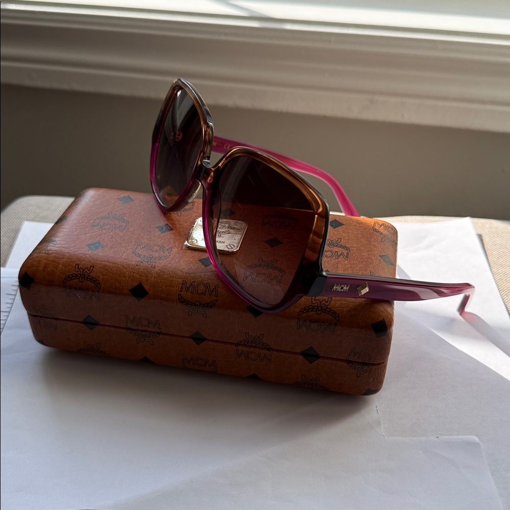MCM NWT Authentic Women's Oversized Acetate Frame Sunglasses - Picture 3 of 13